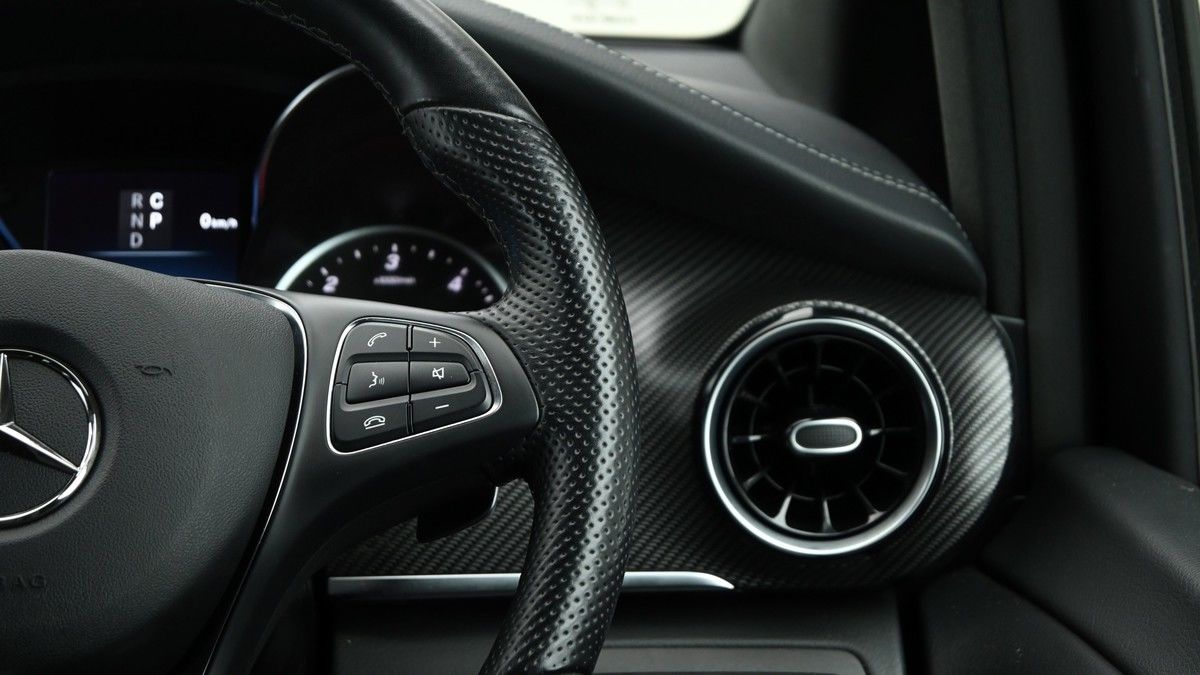 Mercedes-Benz V Class Image 16