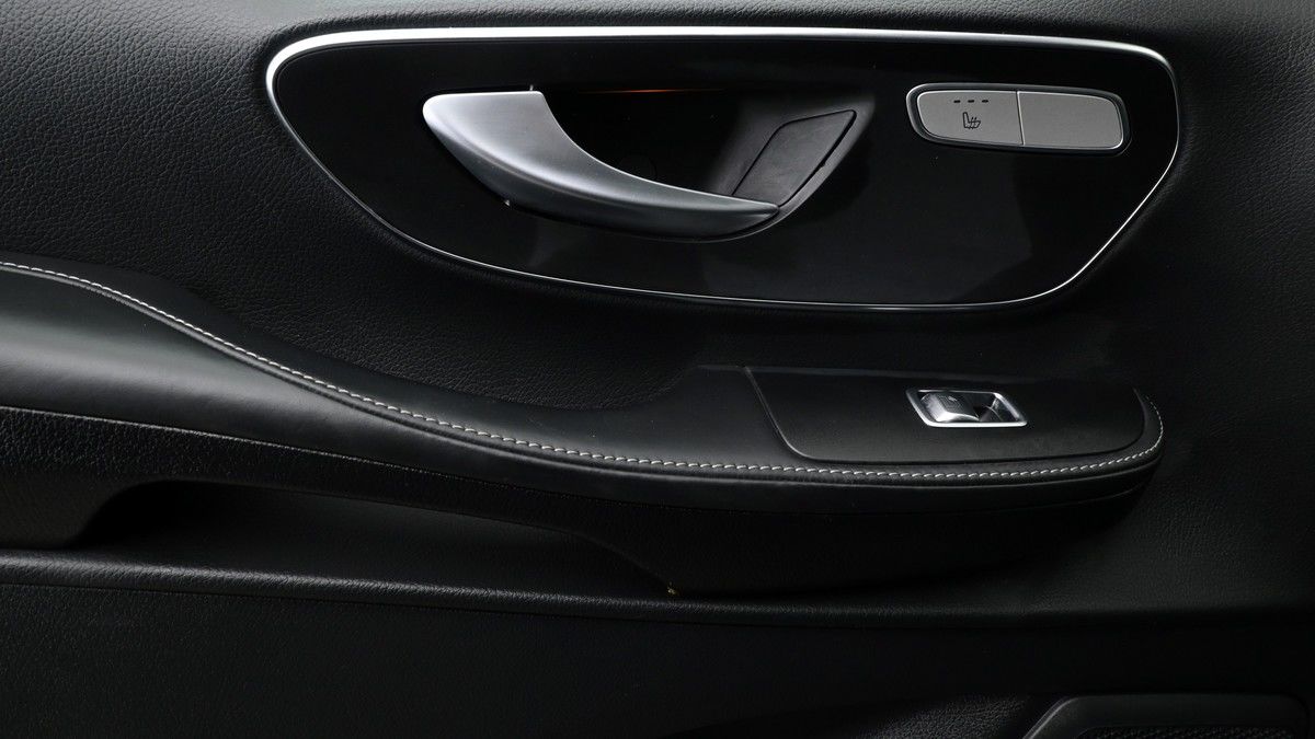 Mercedes-Benz V Class Image 13