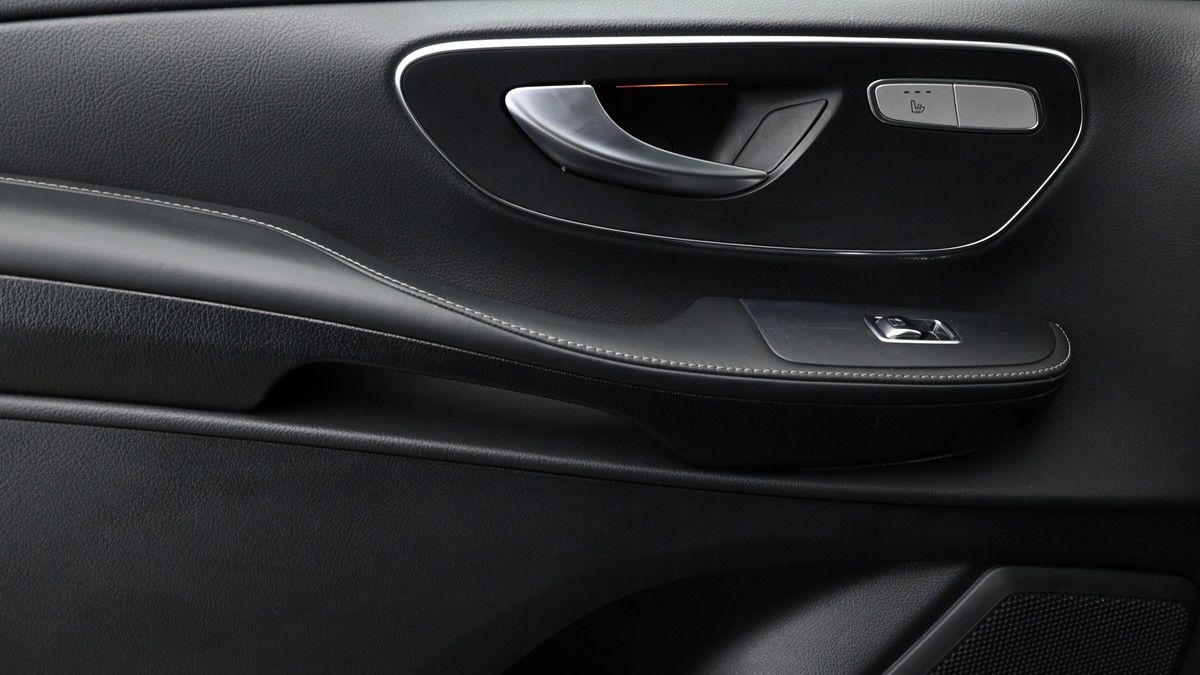 Mercedes-Benz V Class Image 13