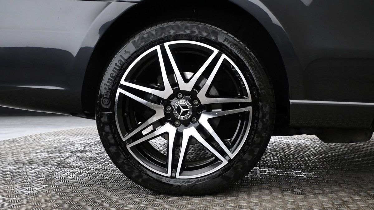 Mercedes-Benz V Class Image 9