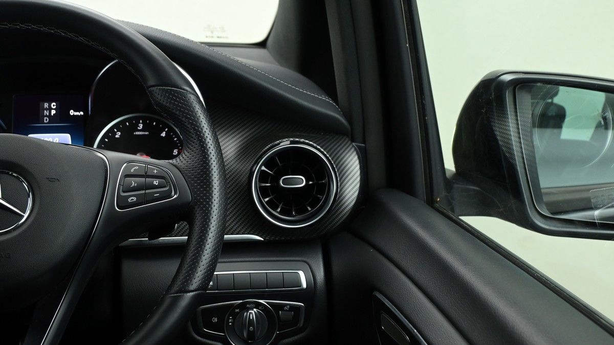 Mercedes-Benz V Class Image 16