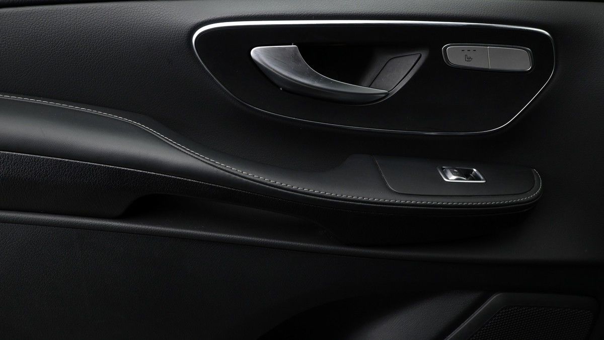 Mercedes-Benz V Class Image 13