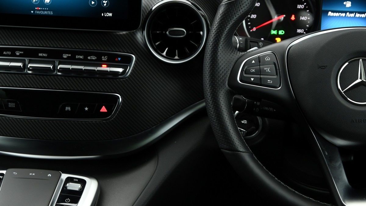 Mercedes-Benz V Class Image 15
