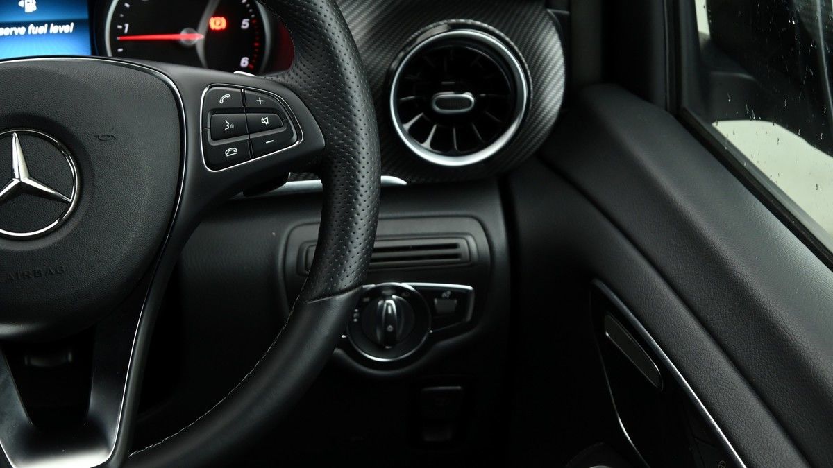 Mercedes-Benz V Class Image 16