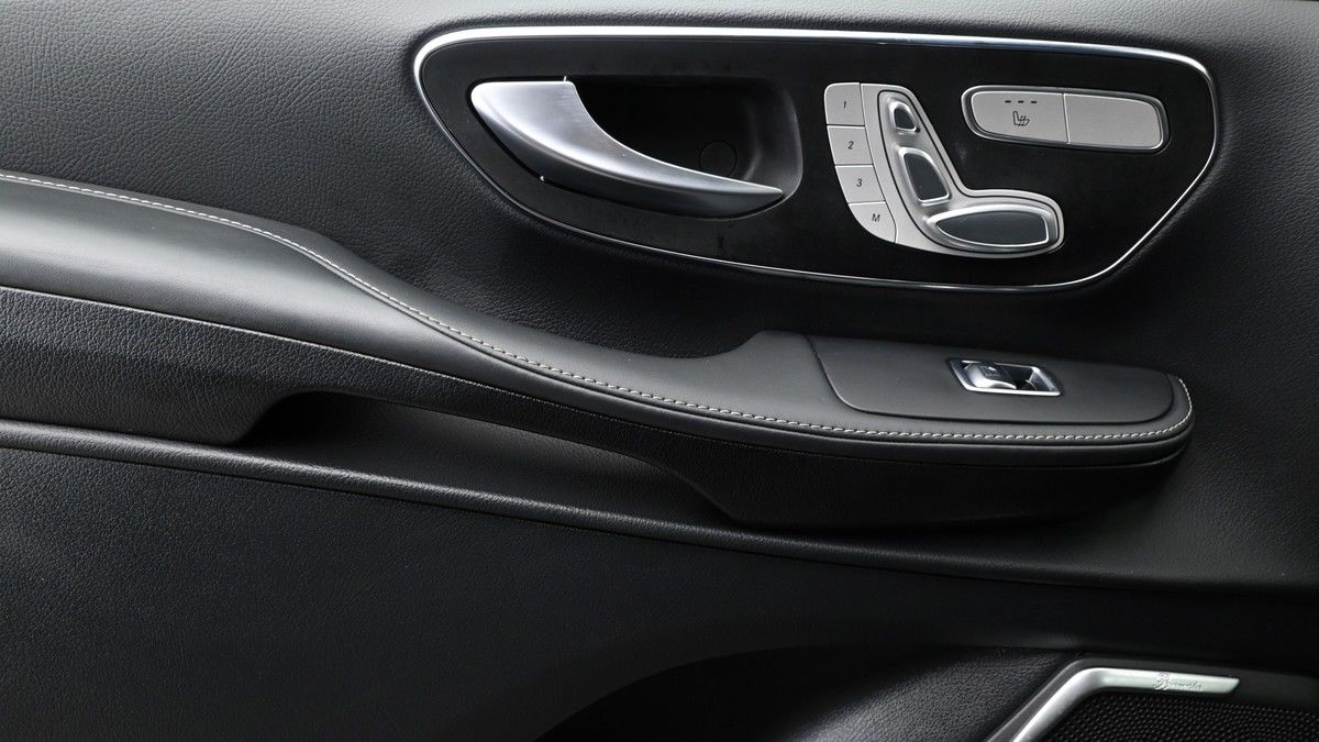 Mercedes-Benz V Class Image 13