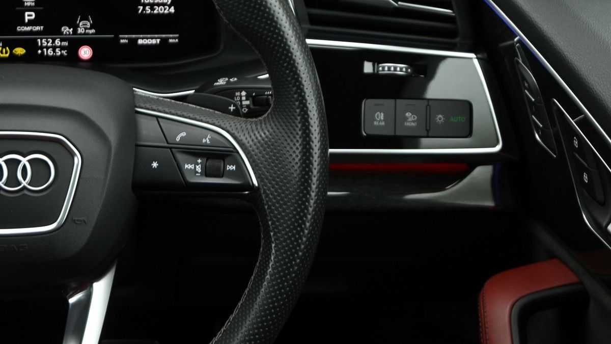 Audi SQ7 Image 16