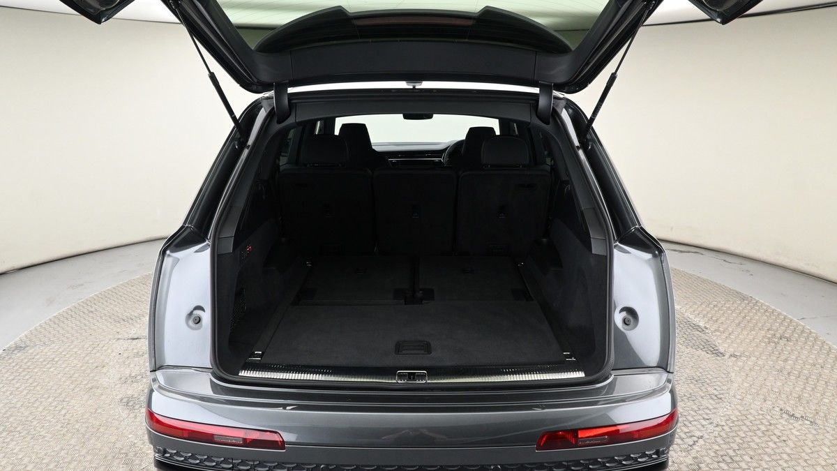 Audi SQ7 Image 9