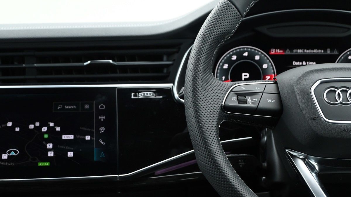 Audi SQ7 Image 14