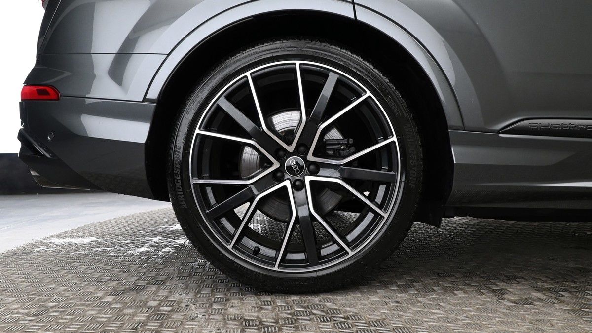 Audi SQ7 Image 8