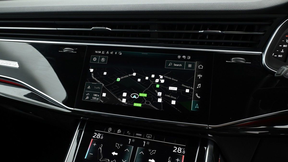 Audi Q7 Image 11