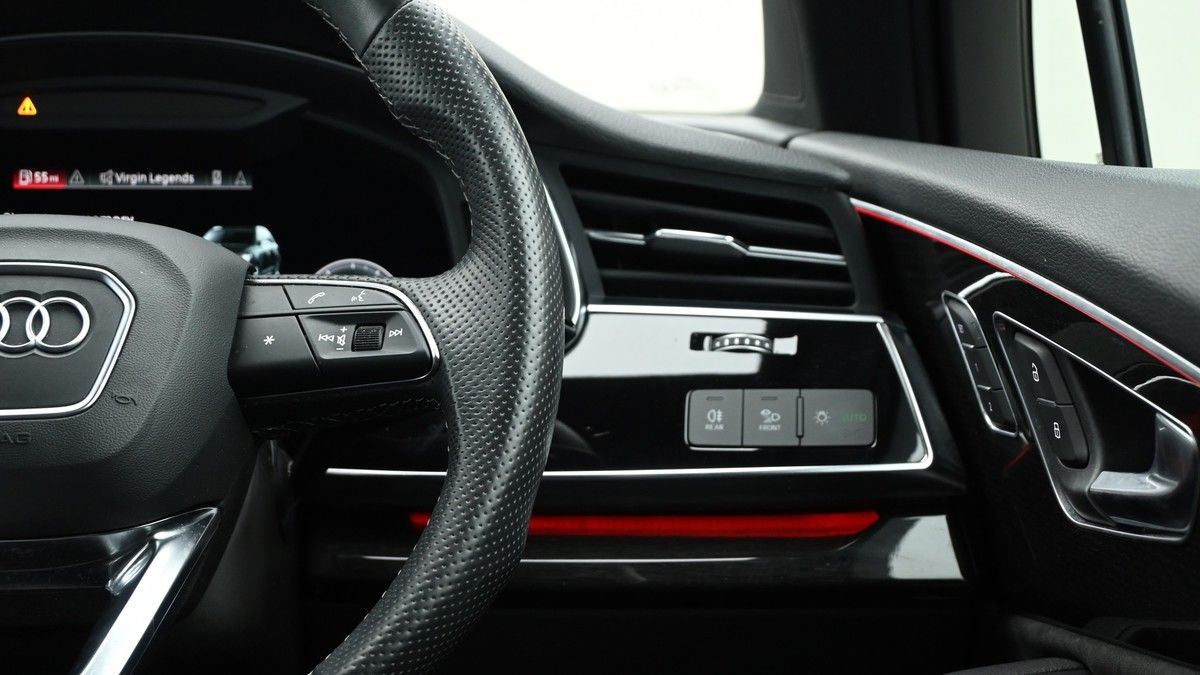 Audi Q7 Image 16