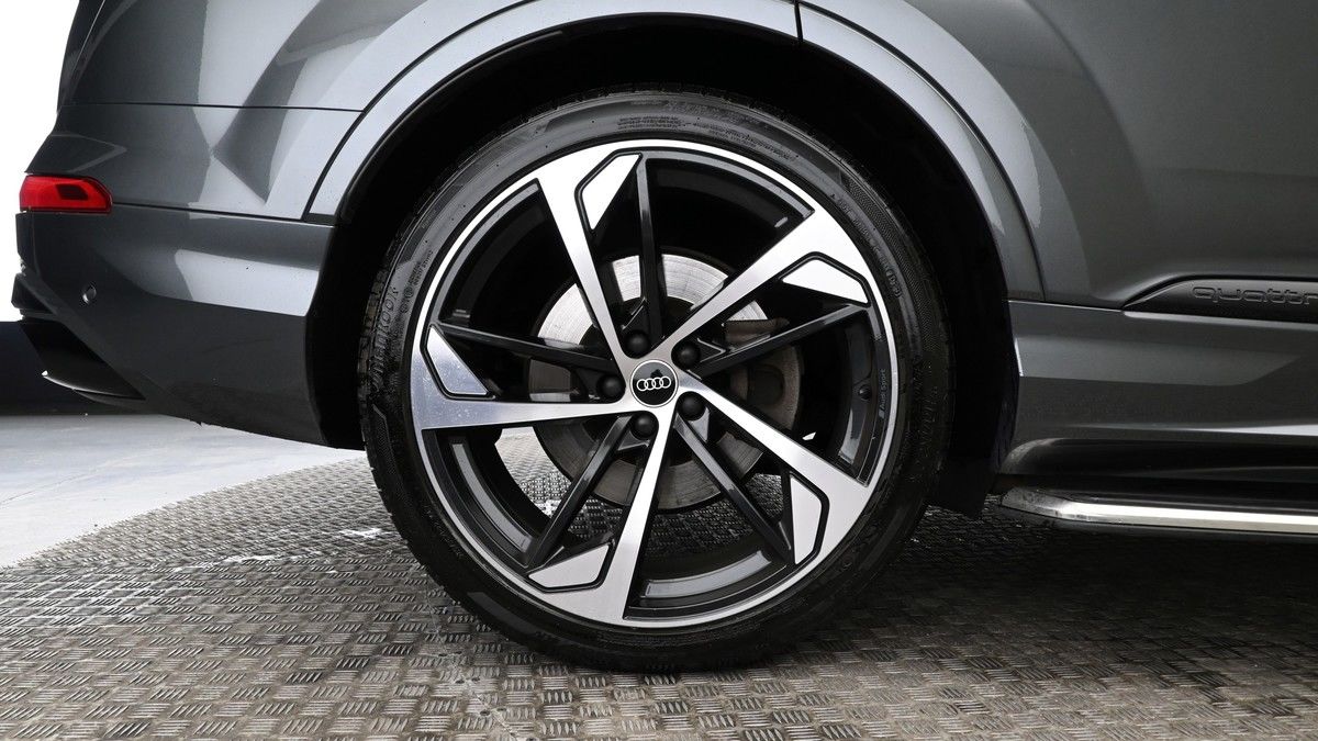Audi Q7 Image 9