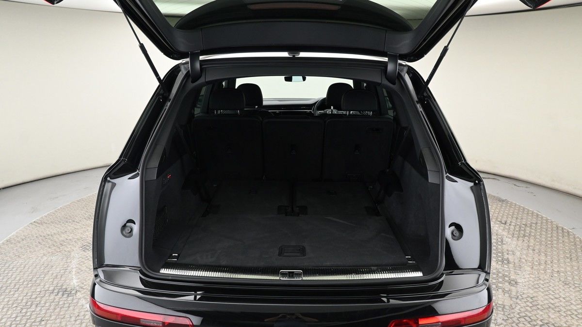 Audi Q7 Image 9