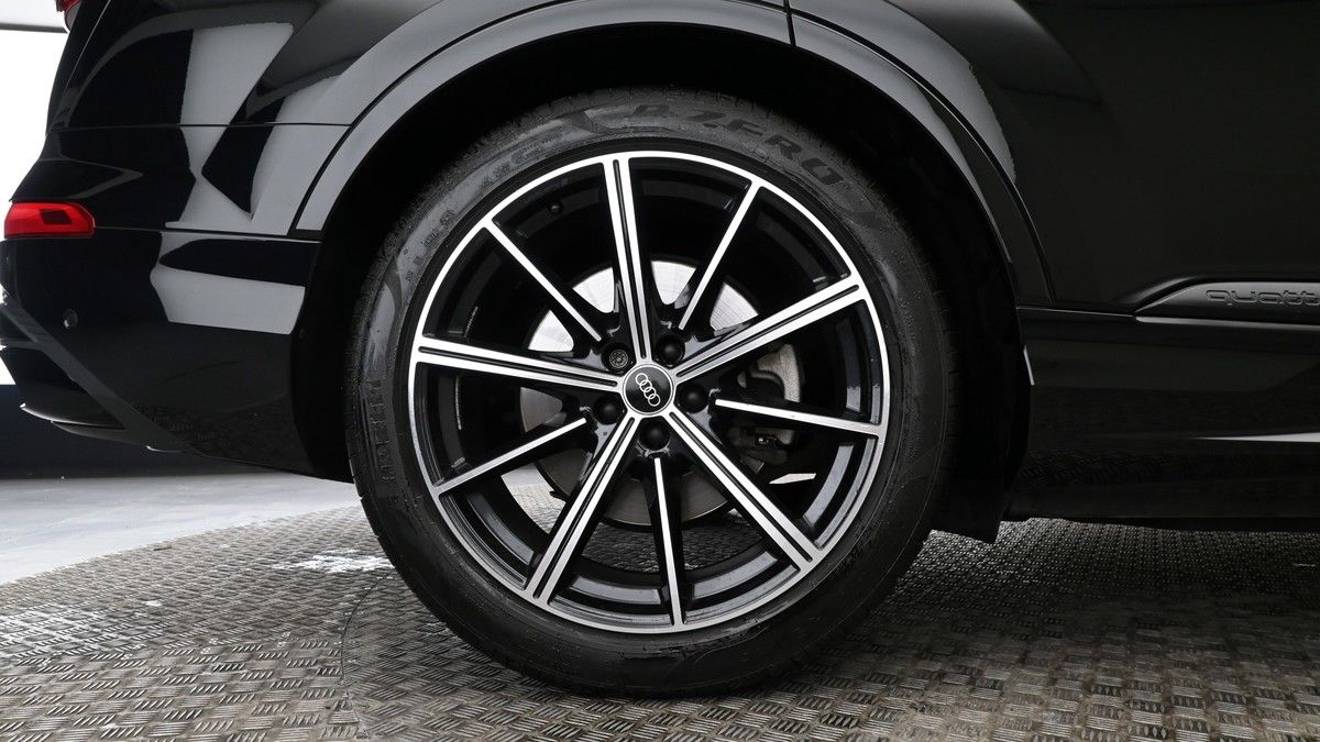 Audi Q7 Image 8