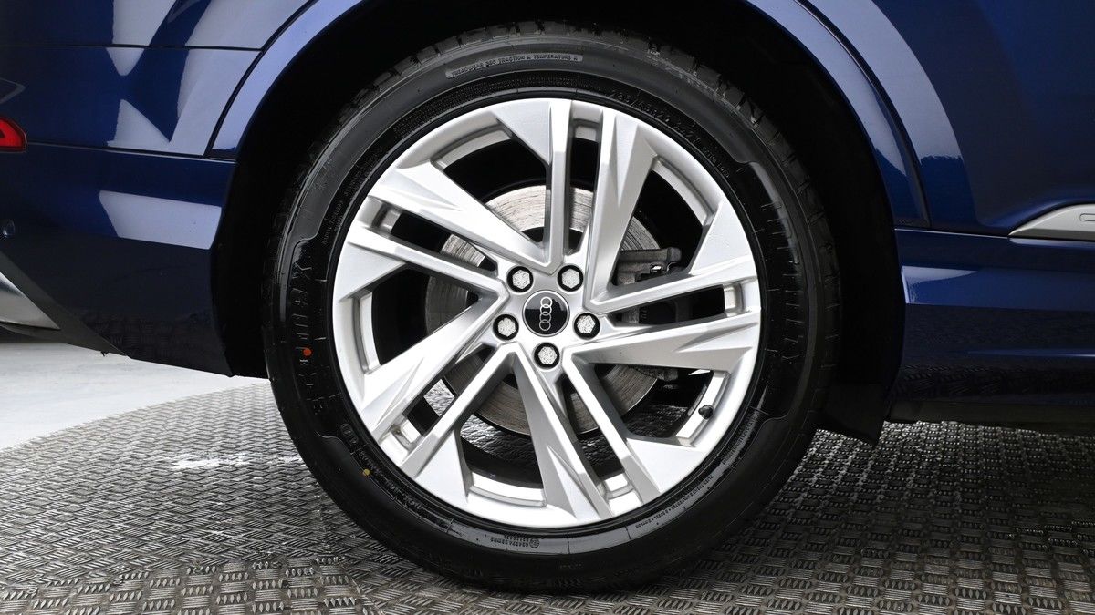 Audi Q7 Image 9
