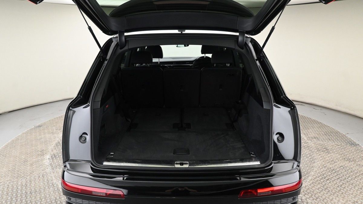 Audi Q7 Image 9
