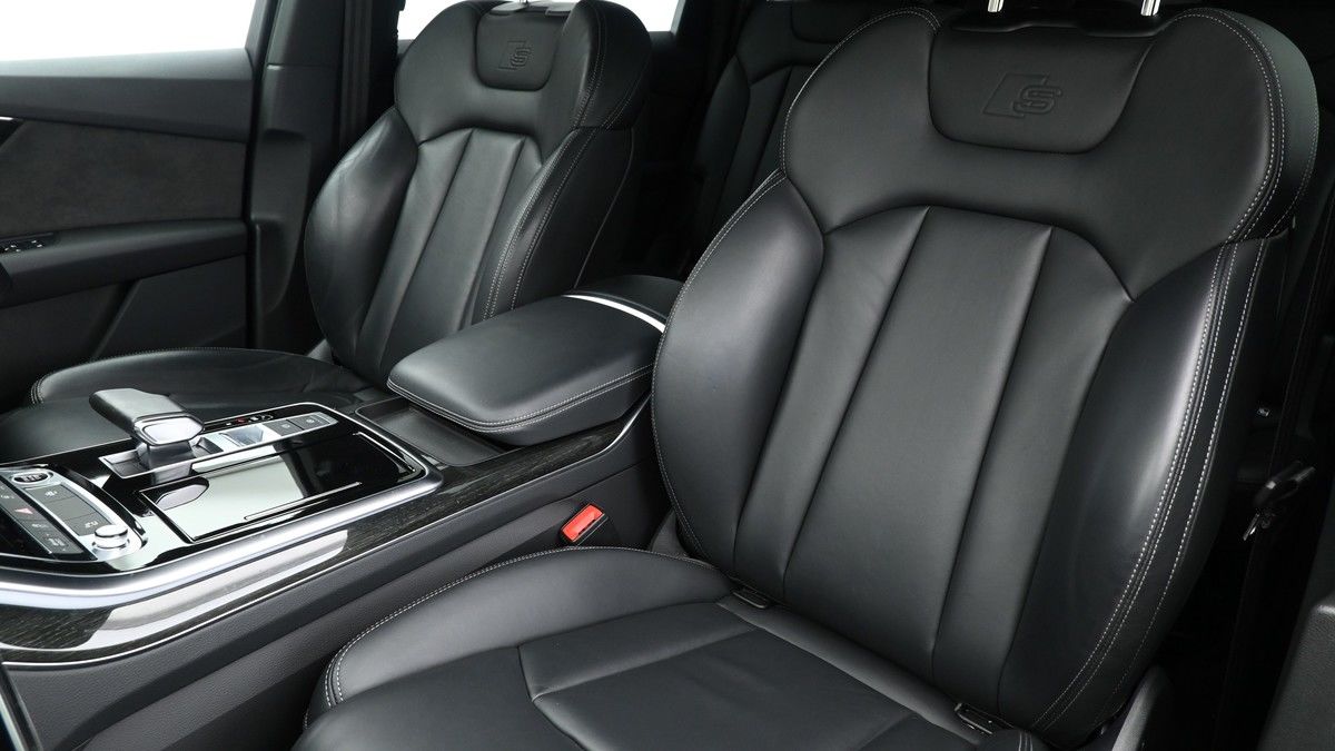 Audi Q7 Image 4