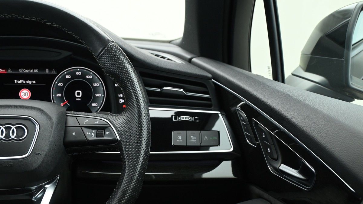 Audi Q7 Image 16