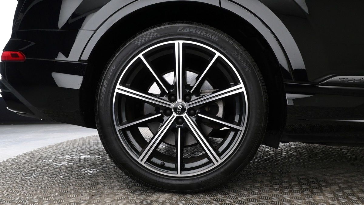 Audi Q7 Image 9