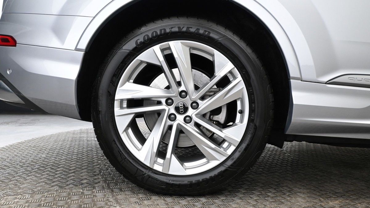 Audi Q7 Image 9