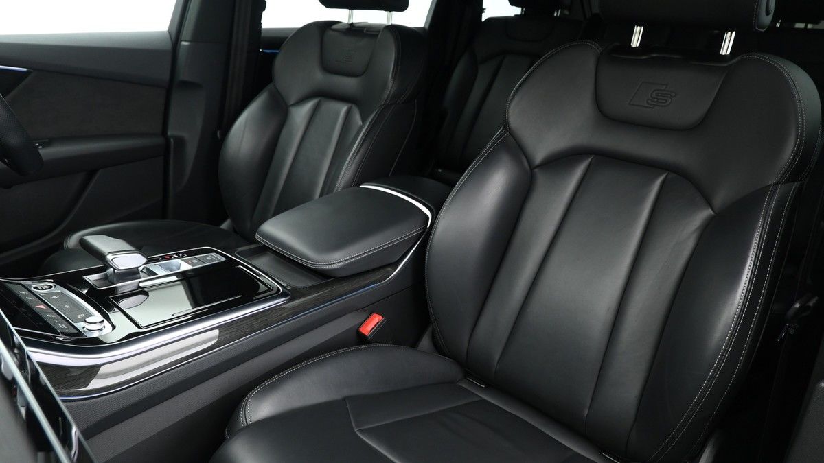 Audi Q7 Image 4