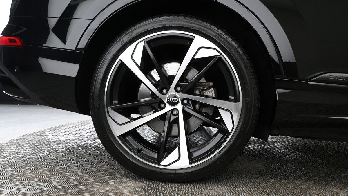 Audi Q7 Image 9