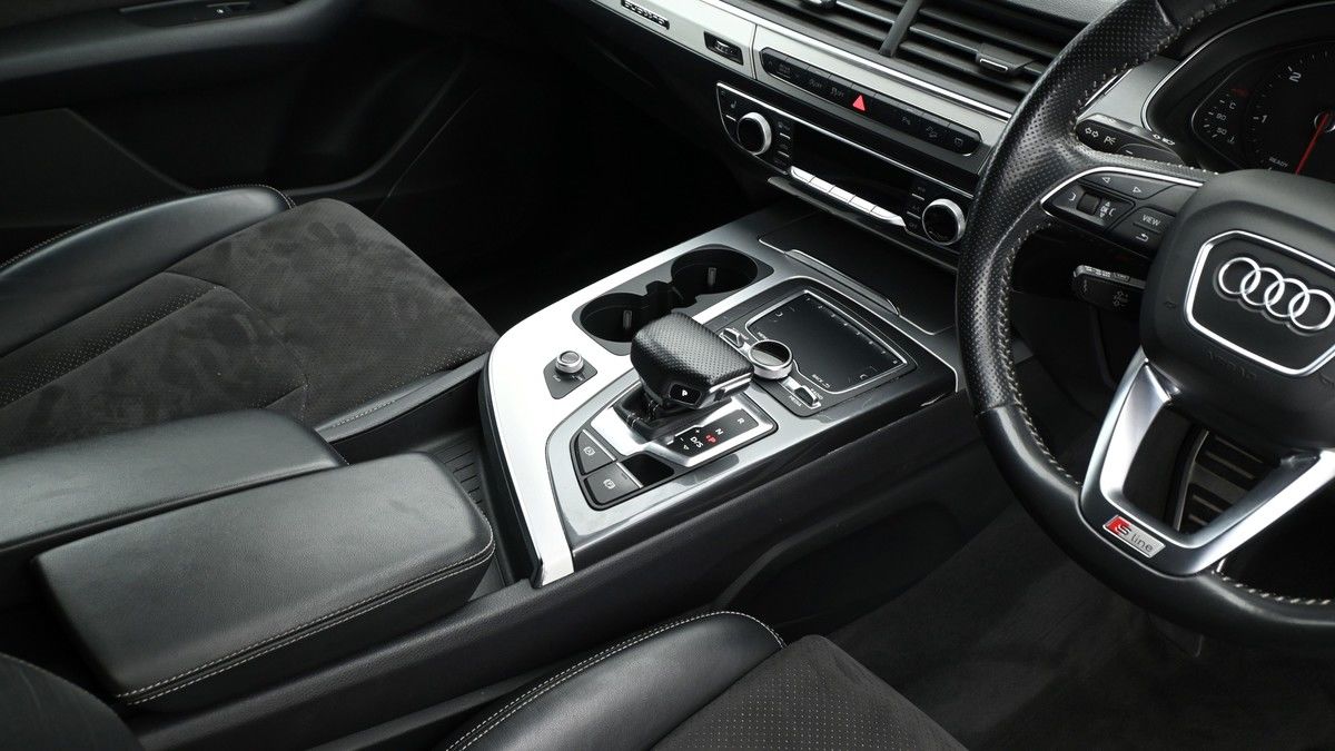 Audi Q7 Image 2