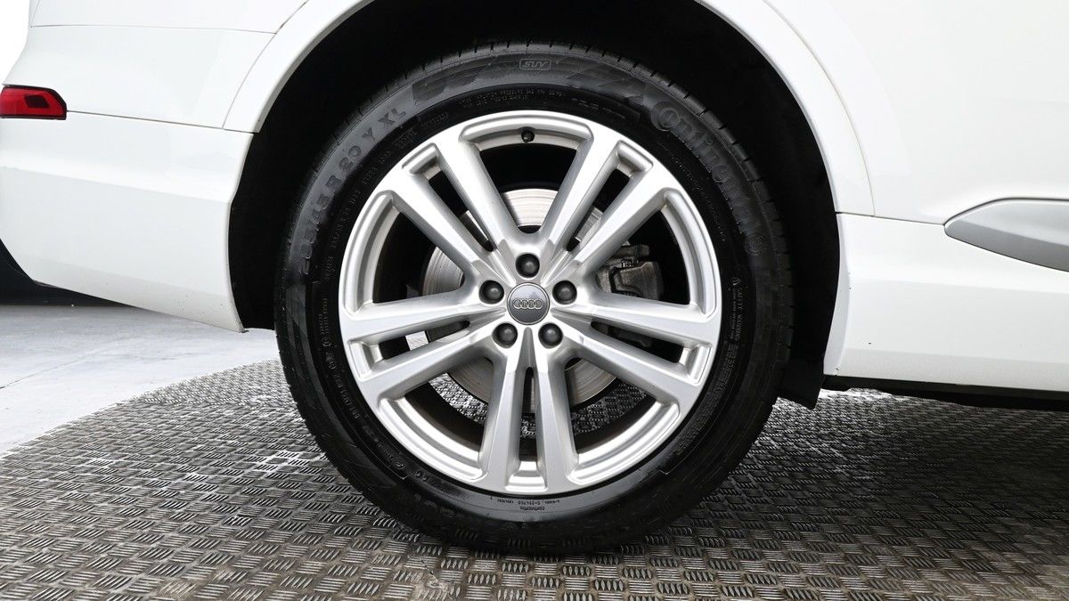 Audi Q7 Image 9