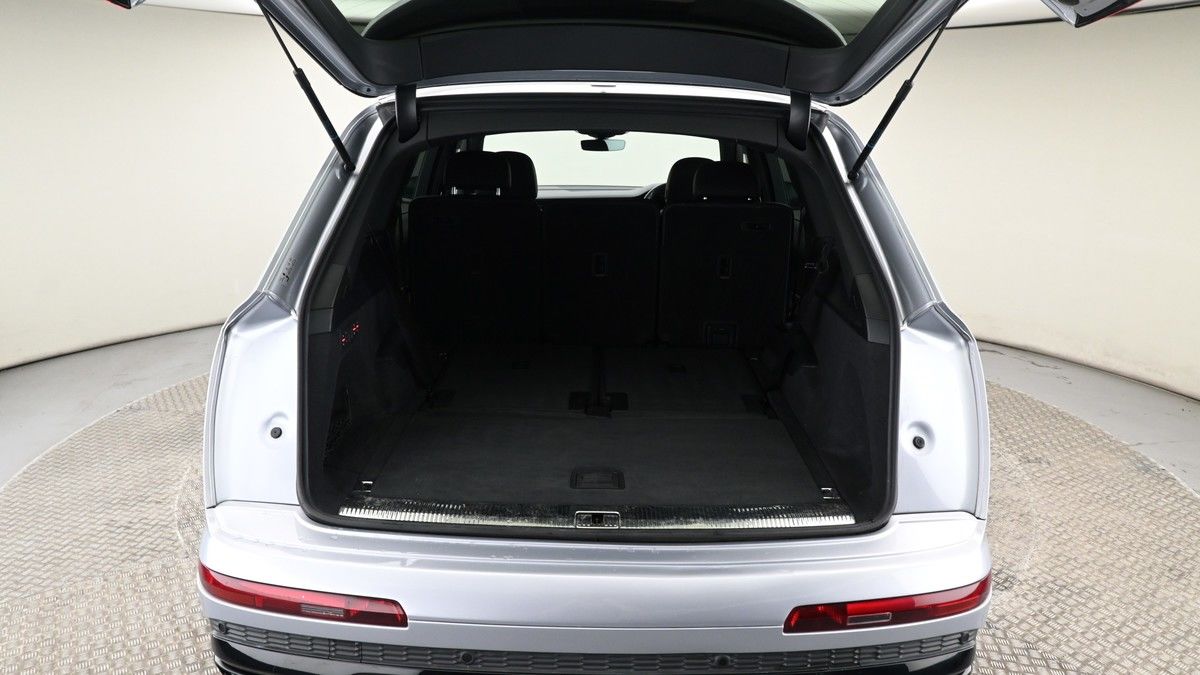 Audi Q7 Image 9