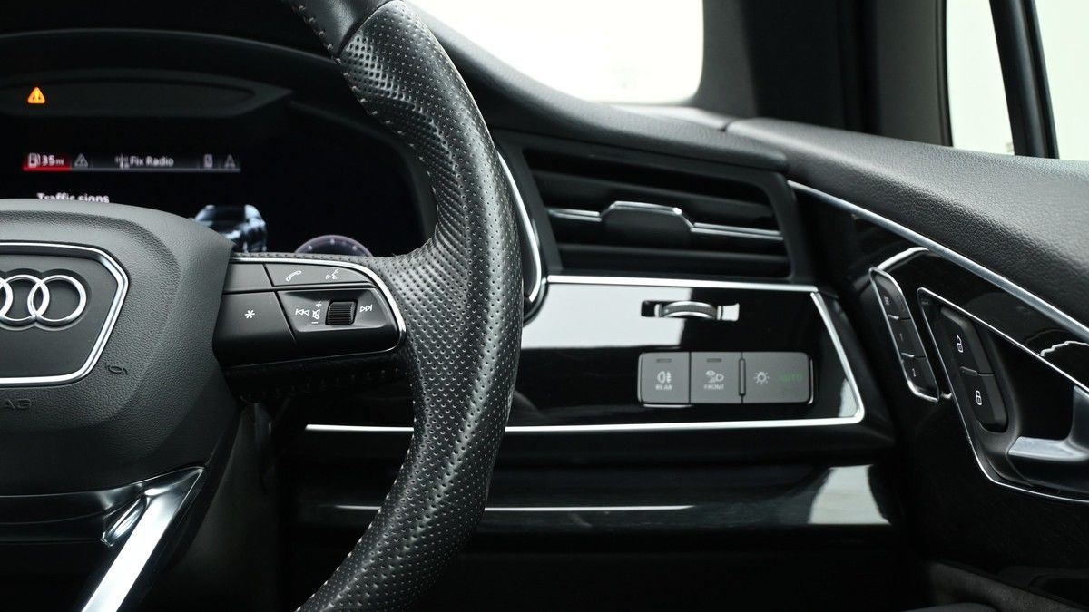 Audi Q7 Image 15