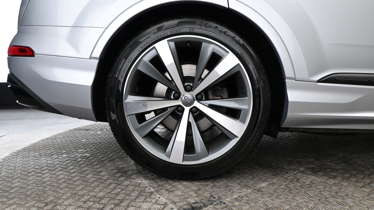 Audi Q7 Image 8