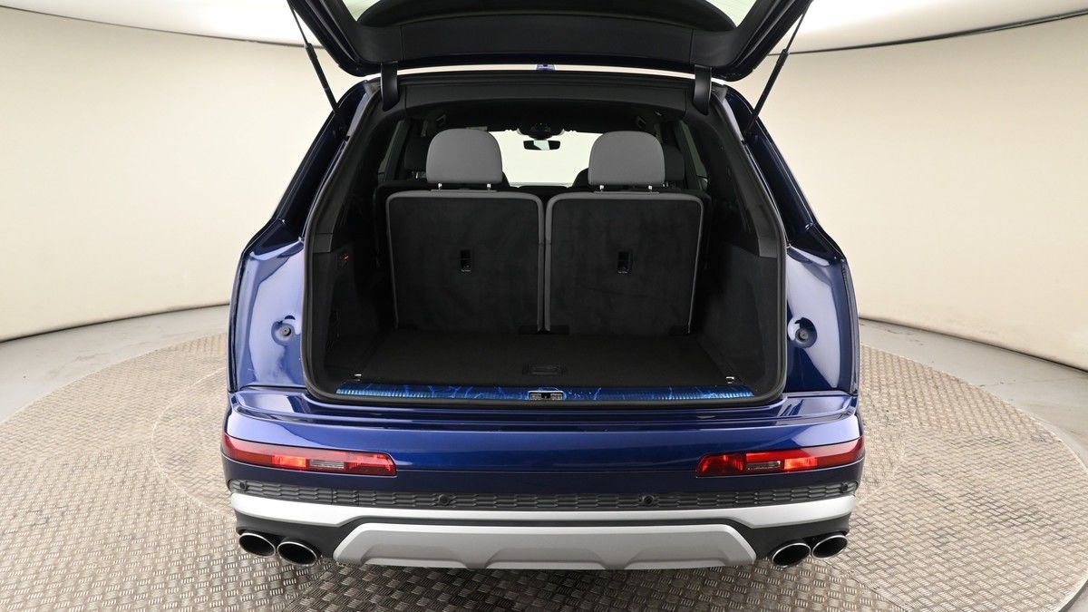 Audi SQ7 Image 10
