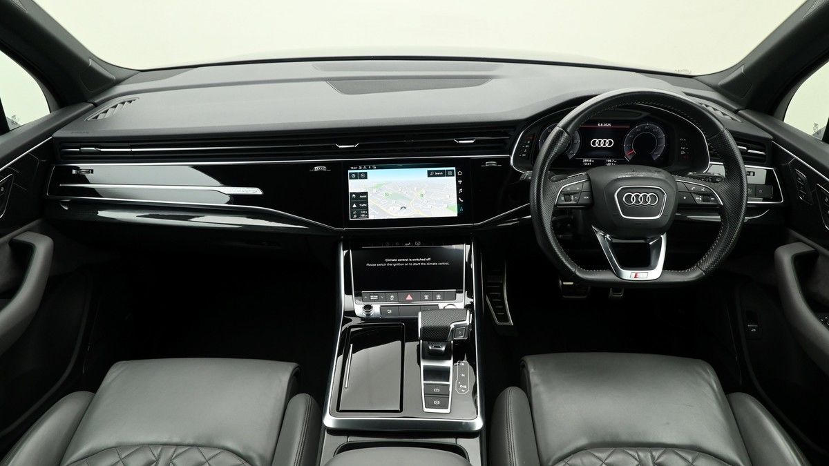 Audi SQ7 Image 14