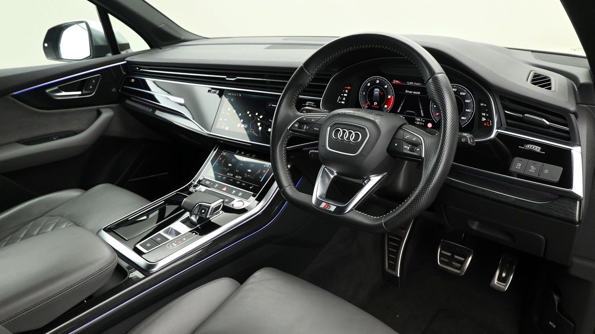Audi SQ7 Image 11
