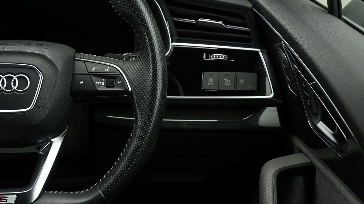 Audi SQ7 Image 16