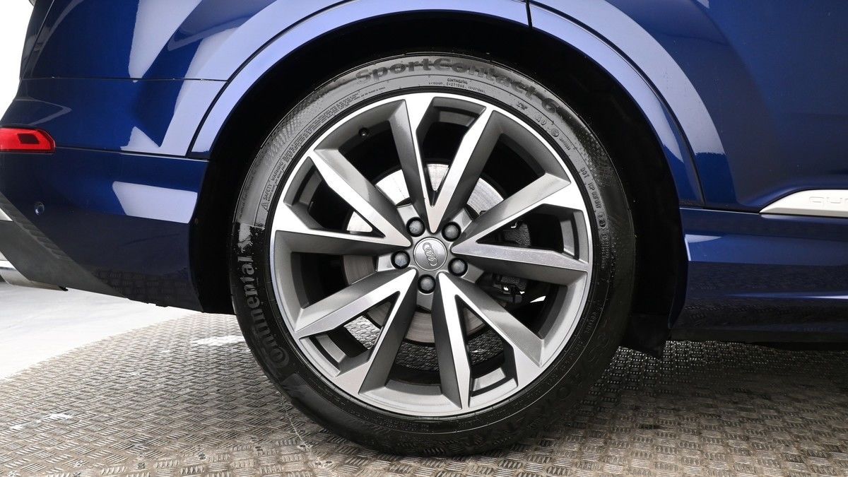 Audi SQ7 Image 9