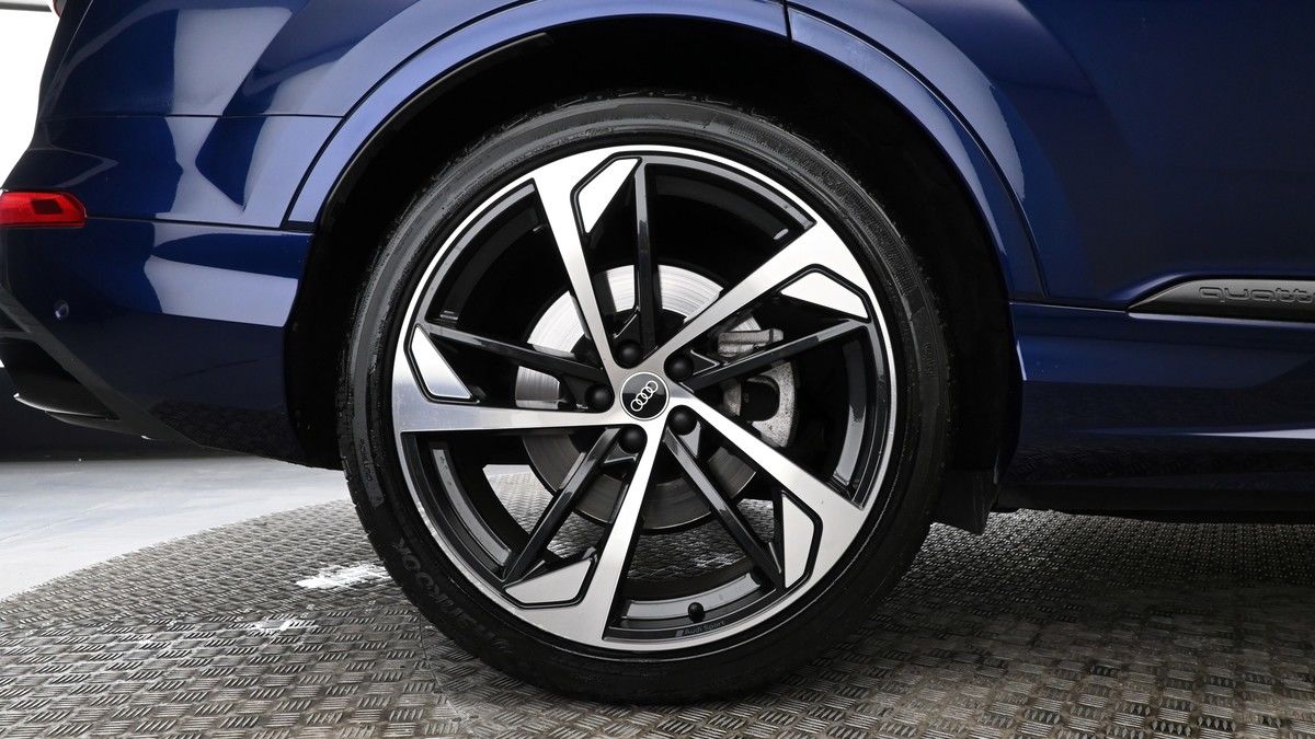 Audi Q7 Image 9