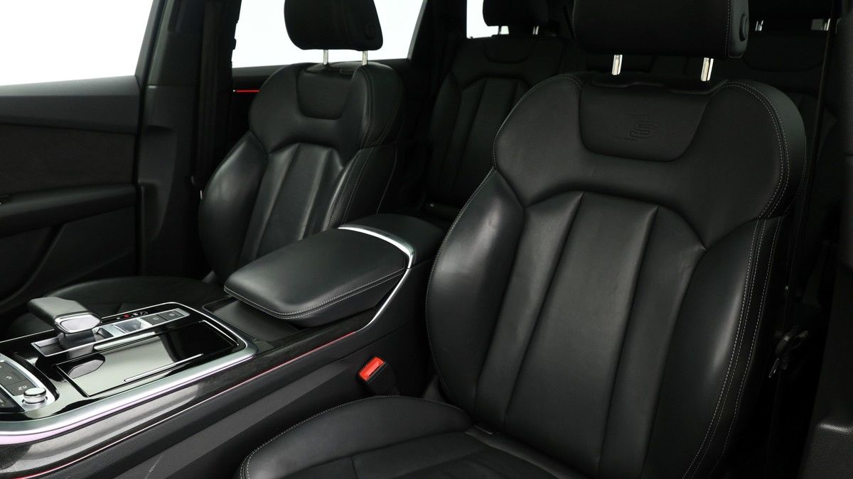 Audi Q7 Image 4