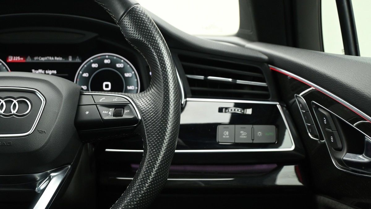 Audi Q7 Image 16