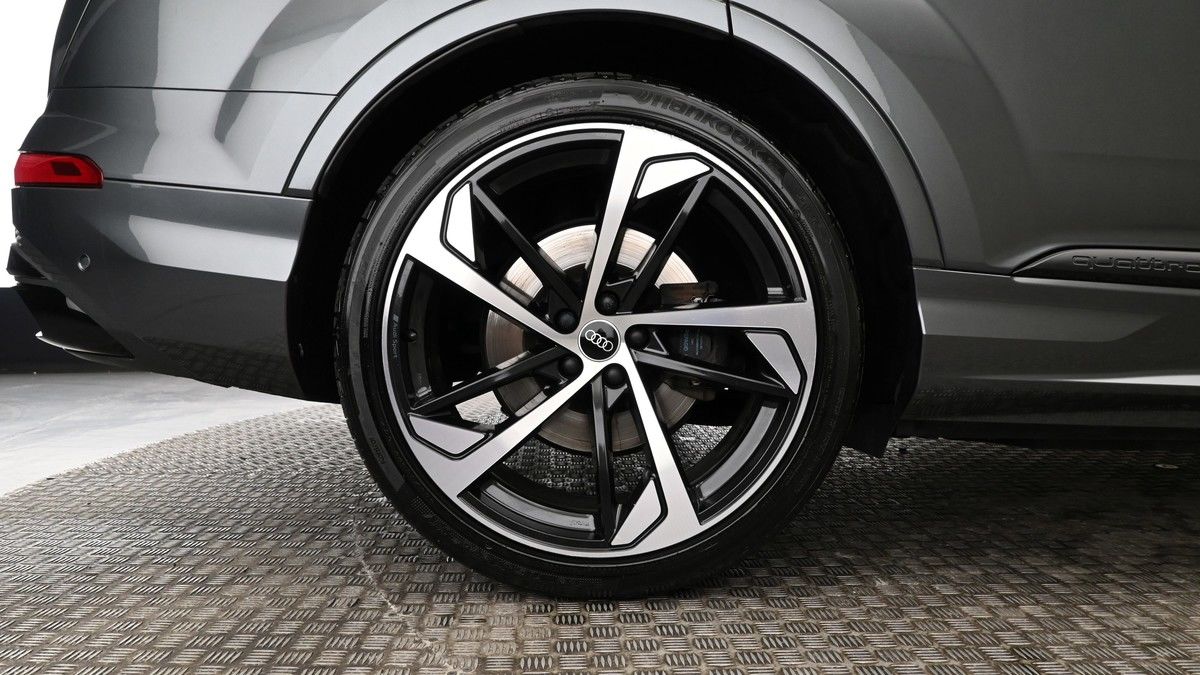 Audi Q7 Image 9