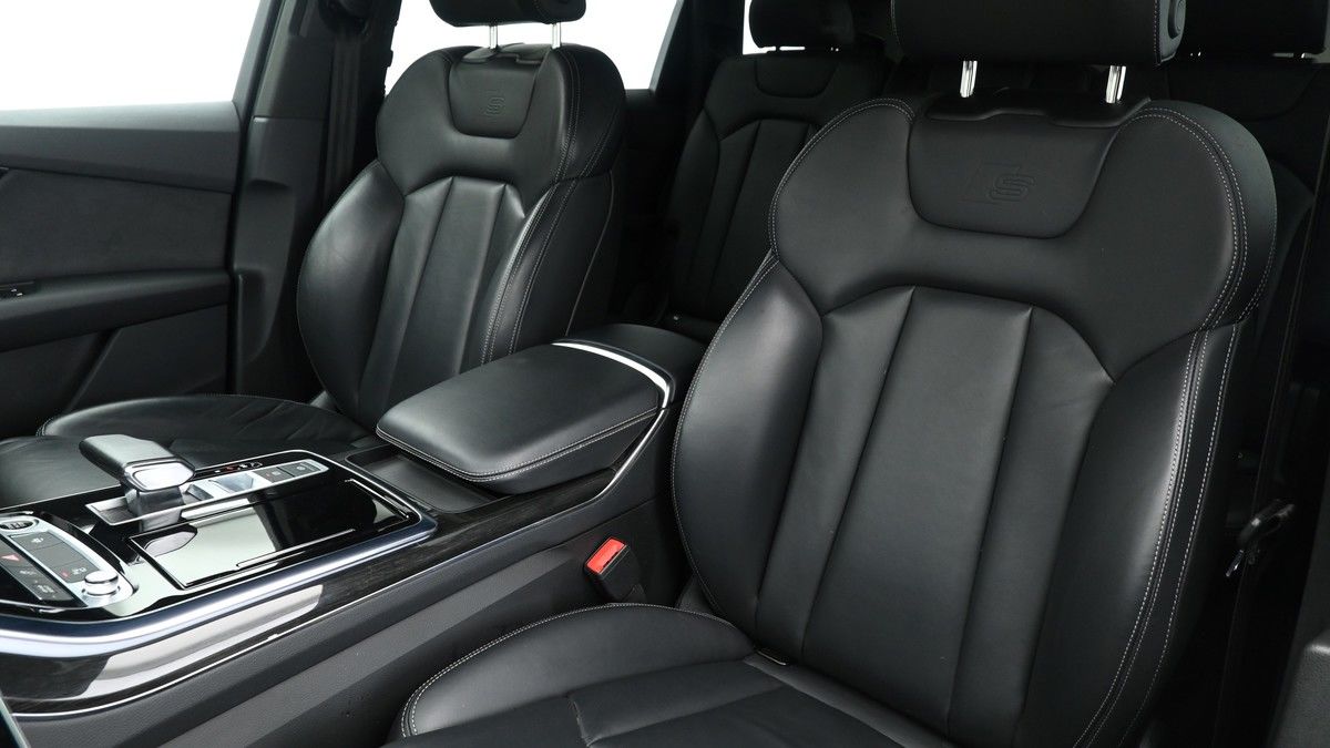 Audi Q7 Image 4