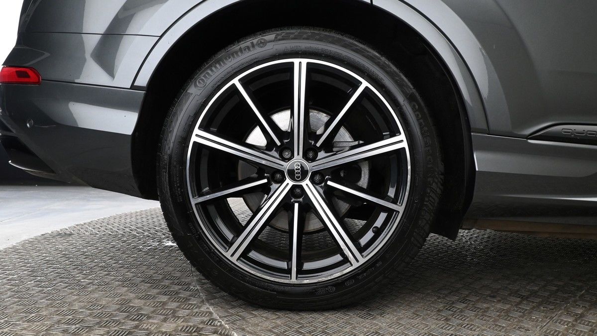 Audi Q7 Image 9