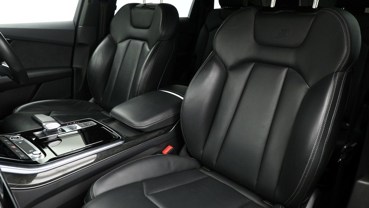 Audi Q7 Image 4