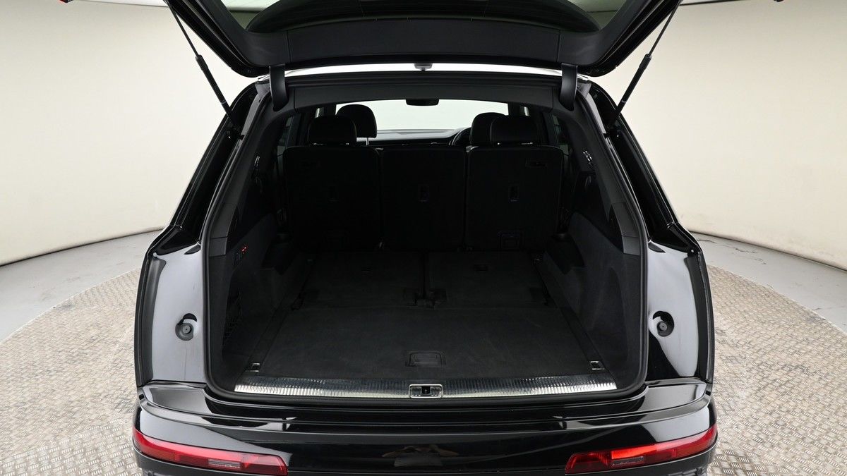 Audi Q7 Image 9
