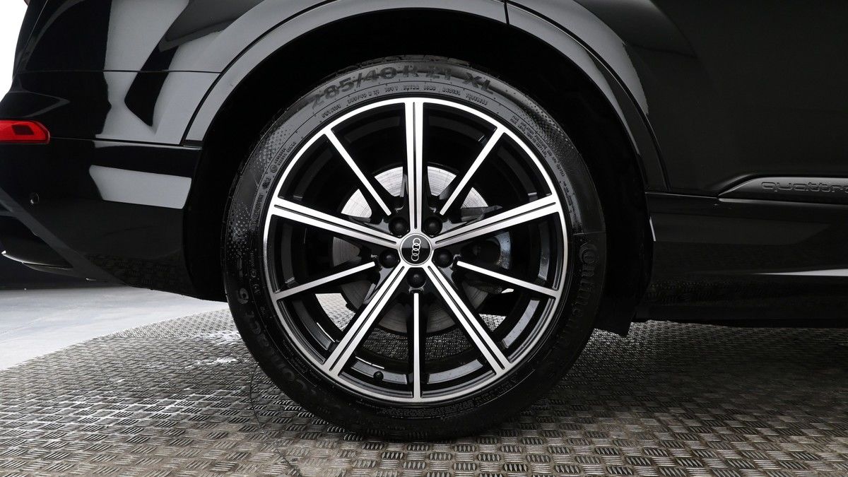 Audi Q7 Image 8