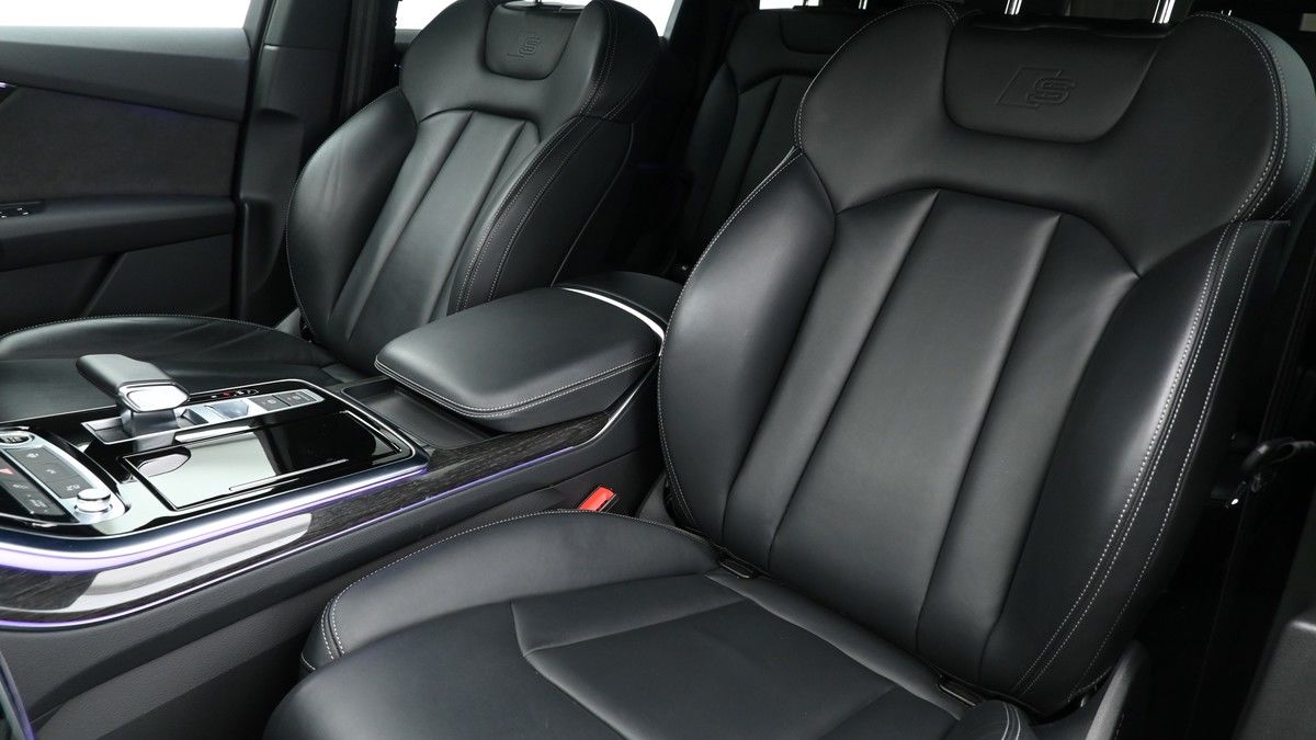 Audi Q7 Image 4