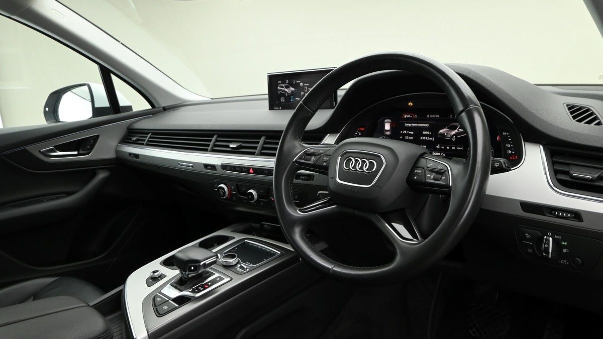Audi Q7 Image
