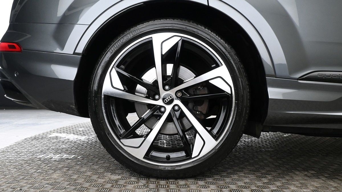 Audi Q7 Image 9