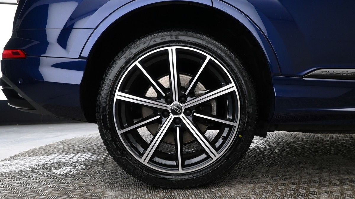 Audi Q7 Image 8