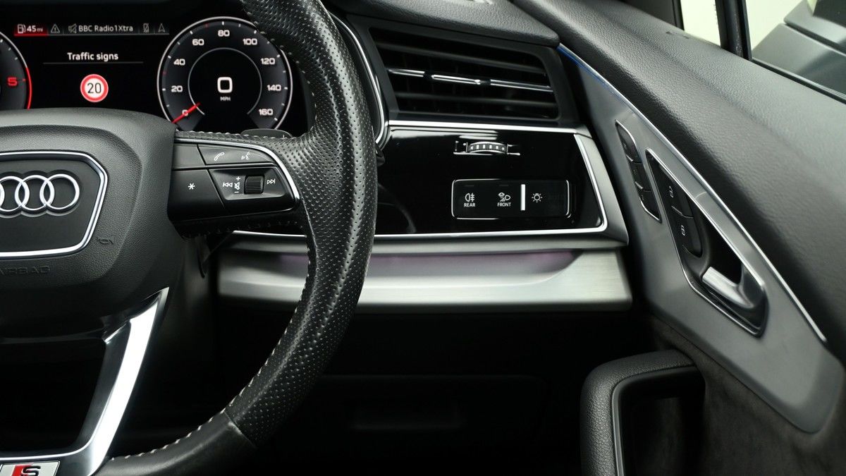 Audi Q7 Image 16